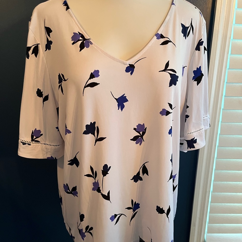 🧡Super Cute Liz Claiborne Blouse🧡